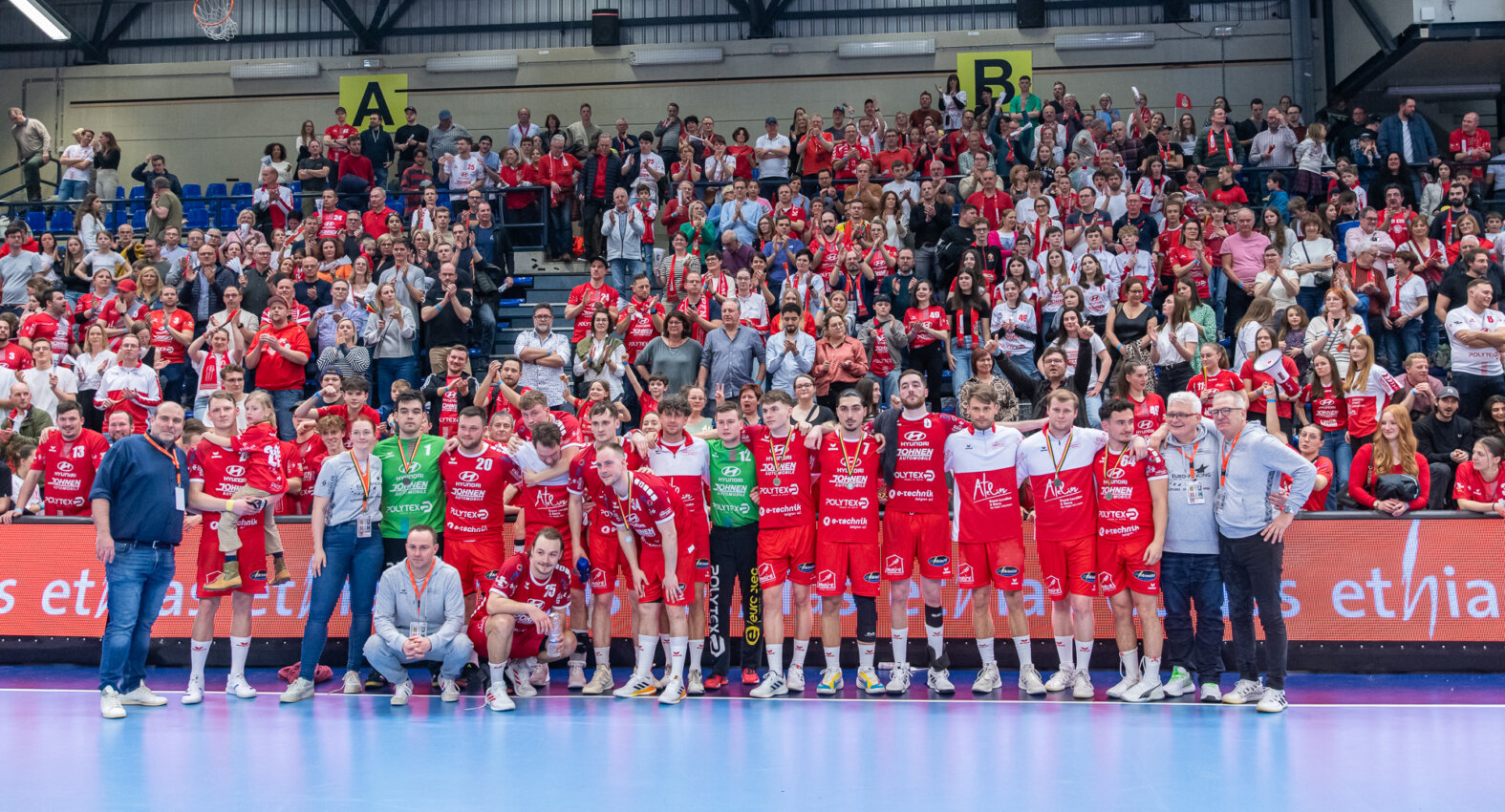 Unser Team kann stolz auf seine Leistung sein und geht mit erhobenen Hauptes vom Platz (Foto: Bernd Rosskamp)