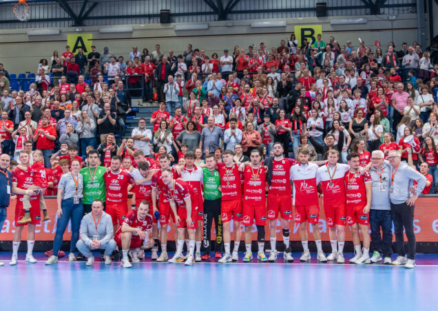 Unser Team kann stolz auf seine Leistung sein und geht mit erhobenen Hauptes vom Platz (Foto: Bernd Rosskamp)