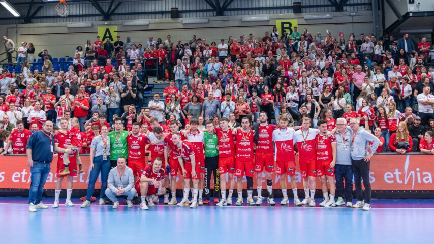 Unser Team kann stolz auf seine Leistung sein und geht mit erhobenen Hauptes vom Platz (Foto: Bernd Rosskamp)