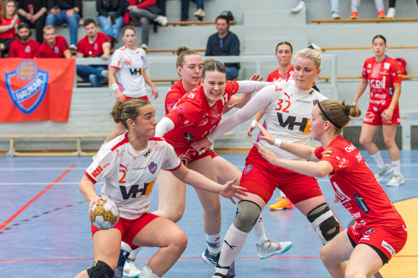 Vor gut gefüllter Halle setzten sich die Gäste aus Island deutlich durch. | Foto: Bernd Rosskamp