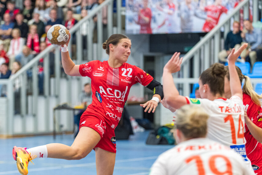 Schon zur Pause lagen Lauranne Beckers und Co. weit zurück. | Foto: Bernd Rosskamp