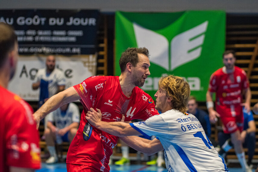 Martin Massat in der Abwehr gegen Bartosz Kedziora (Foto: Bernd Rosskamp)