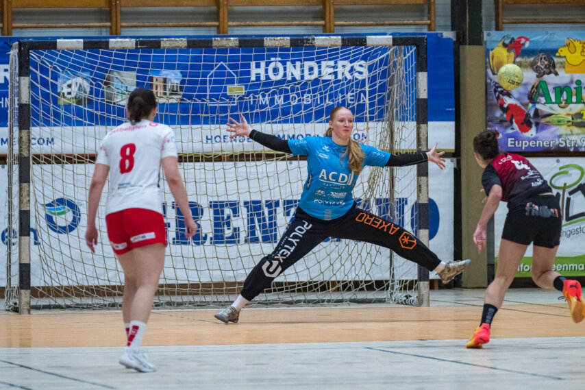 Elisabeth Pohen (im Tor) siegte in ihrer ehemaligen Halle. | Foto: Bernd Rosskamp
