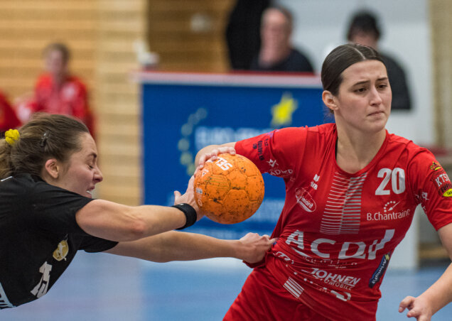 Die KTSV Eupen ging den nächsten Schritt Richtung Play-offs, doch in der eigenen Hand haben es Erika Bearzatto (beim Wurf) und Co. nicht mehr. | Foto: Bernd Rosskamp