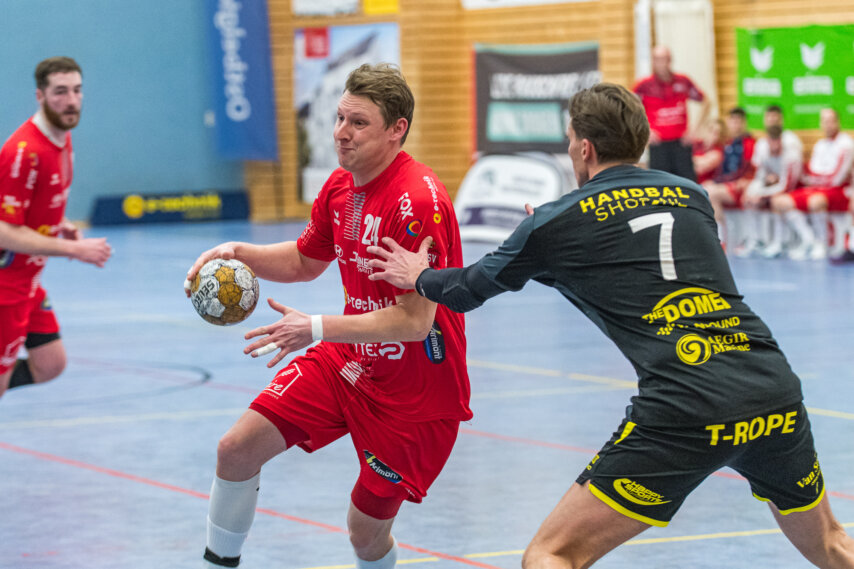 Damian im Duell gegen Houtens Abwehr (Foto: Bernd Rosskamp)