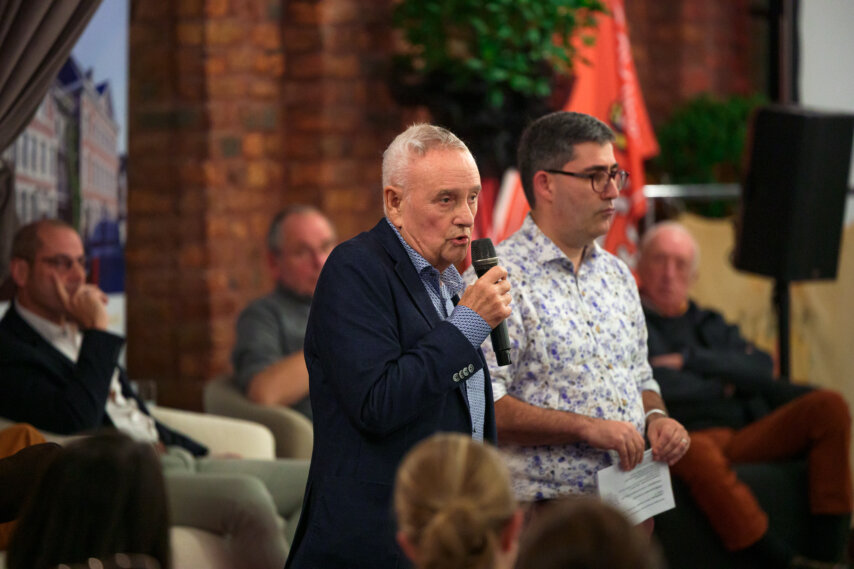 Christoph Brüll und Edgar Paulus führten die Gäste ins Buch ein (Foto: Bernd Rosskamp)