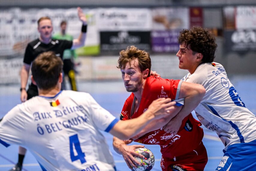 Martin Massat im Duell gegen seinen Ex- Verein (Foto:Bernd Rosskamp)