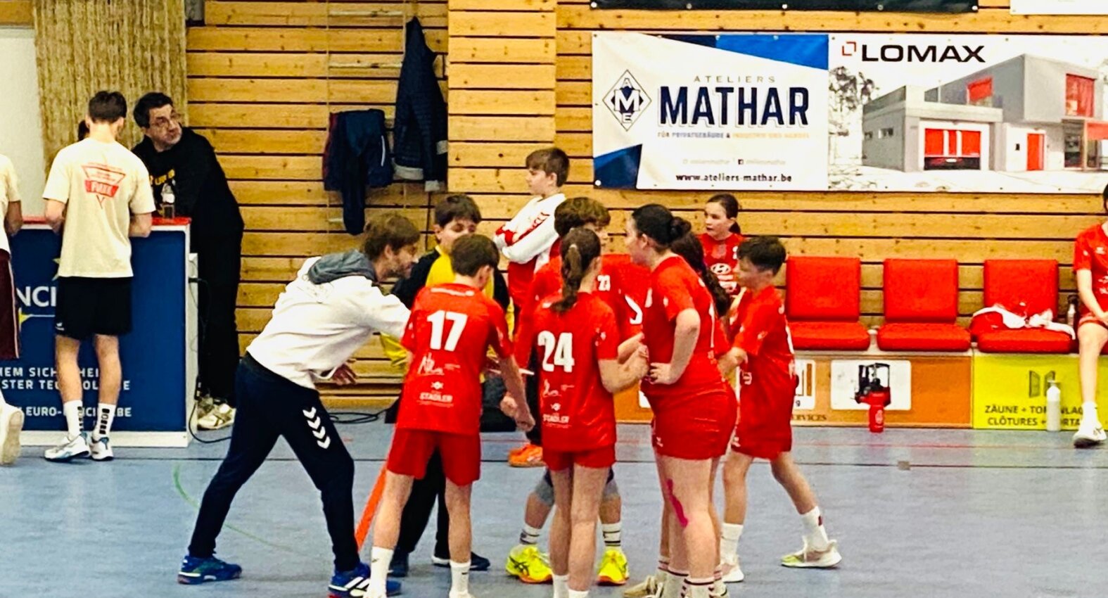 B0E660B9-6300-4A87-BEB8-EE647E501C8B