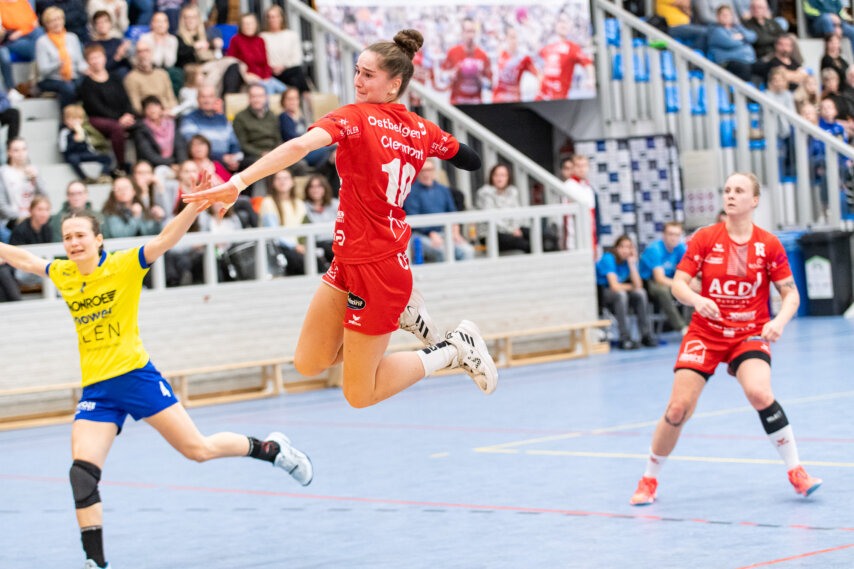 Céline Clermont, die seit 2 Wochen wieder frei aufspielt und wichtige Tore erzielt (Foto: Bernd Rosskamp)