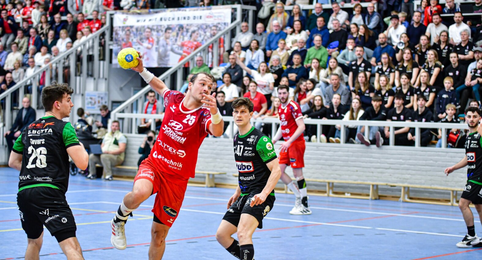 Thomas Mormot erfolgreich vom Kreis (Foto: Bernd Rosskamp)