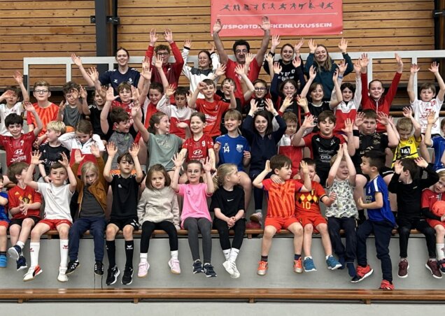 Gruppenbild aller Teilnehmer und Trainer (Foto: Verein)