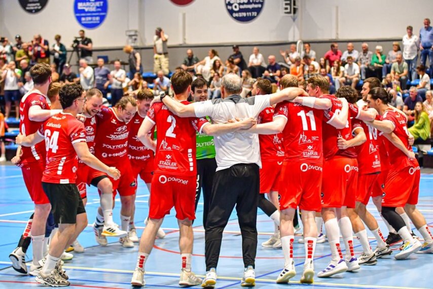 Großer Jubel im Team und mit den zahlreich mitgereisten Fans (Foto: Bernd Rosskamp)