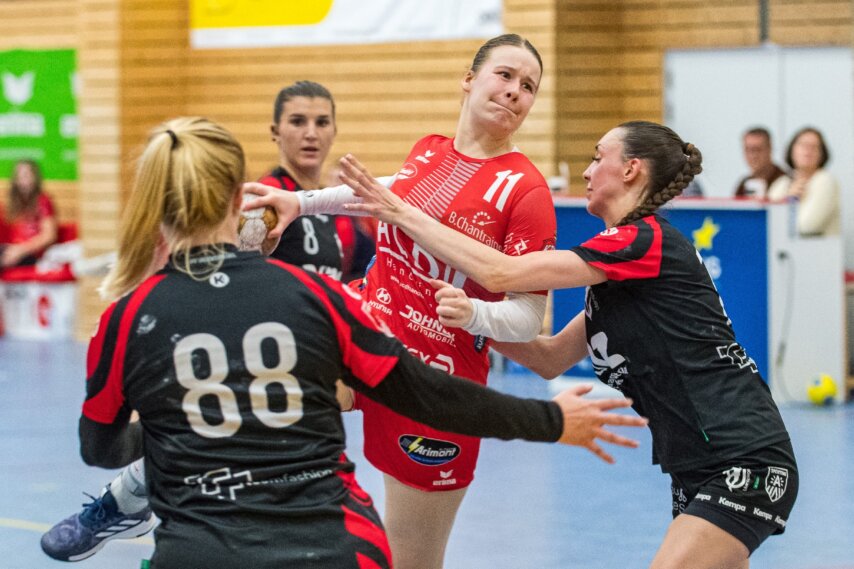 Pauline Pötgen war mit 6 Treffern eine der besten Werferinnen der Eupenerinnen (Fotos:  Bernd Rosskamp)