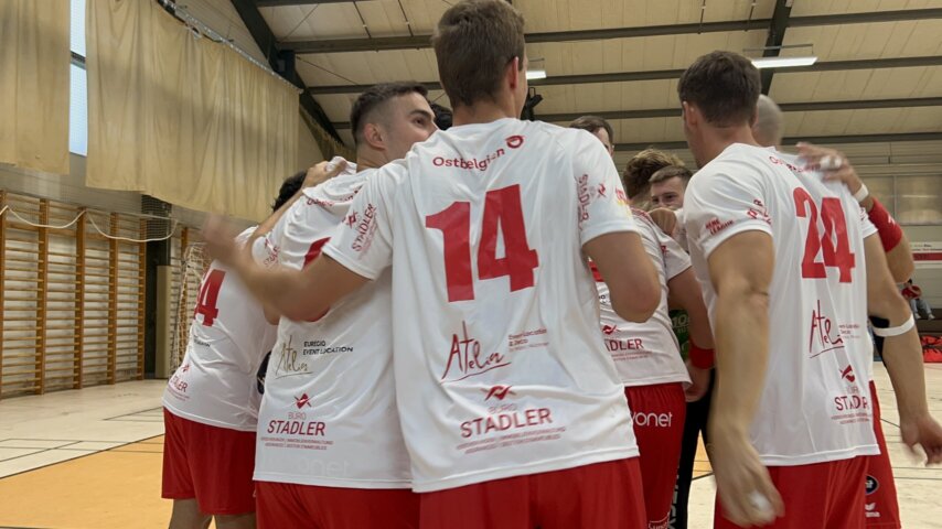 Erste Teambesprechung im ersten Testspiel