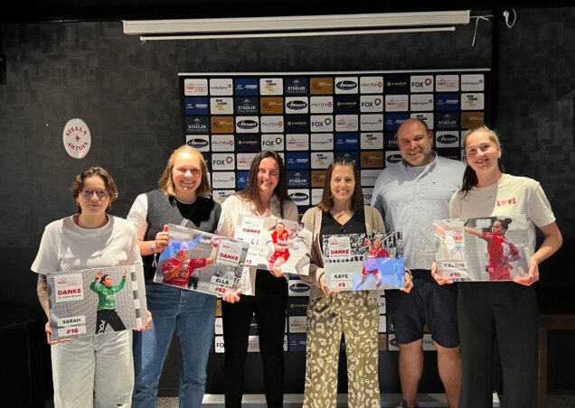 Sarah Kornman, Ella Brandt, Katerina Matzaris, Kaye Kriescher und Céline Clermont gemeinsam mit Präsident Marc Wagner (Foto: Verein)