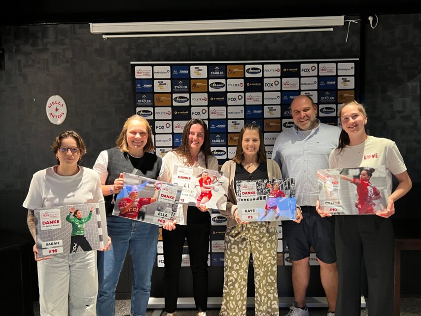 Sarah Kornman, Ella Brandt, Katerina Matzaris, Kaye Kriescher und Céline Clermont gemeinsam mit Präsident Marc Wagner (Foto: Verein)